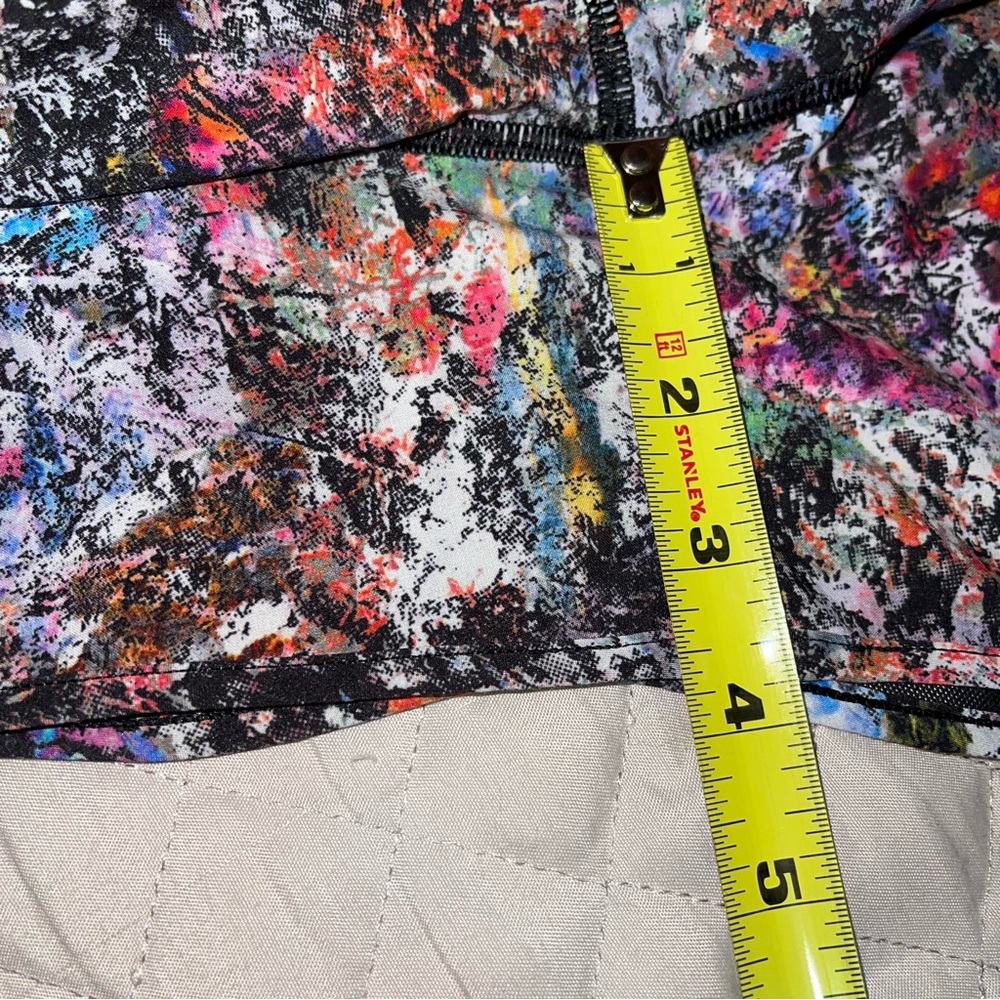 Lululemon  Colorful Women's Athletic Shorts size 4 EUC - Picture 6 of 7